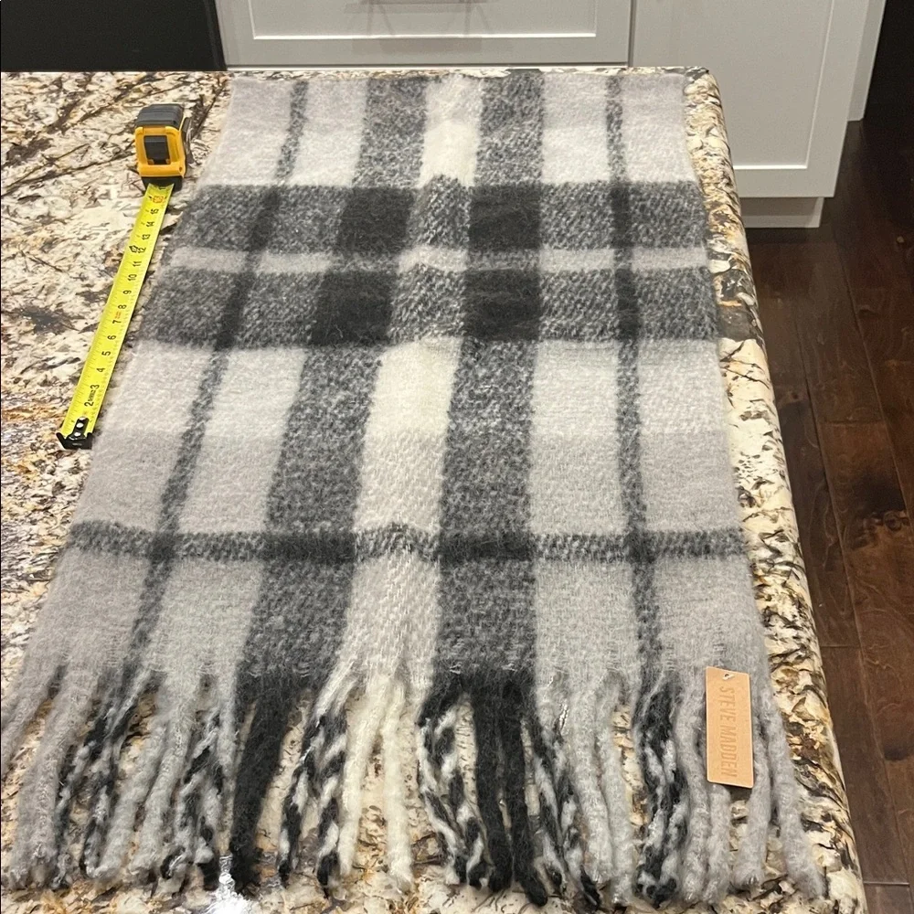 Steve Madden Gray and Black Winter Wool Scarf NEW Size OS